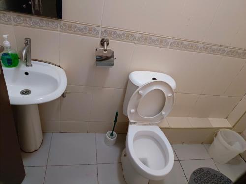 One-Bedroom Apartment image 2