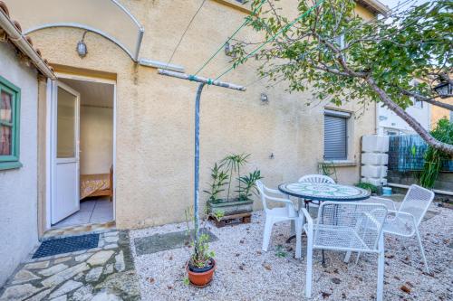 Superior One-Bedroom Apartment
