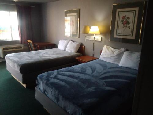 Hotel 2 Double Bed Hotel Studio 211 & Hot tub in Livingston, USA