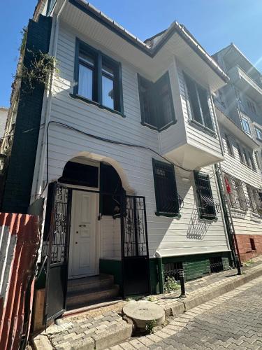 WOODEN House ÜSKÜDAR, Istanbul
