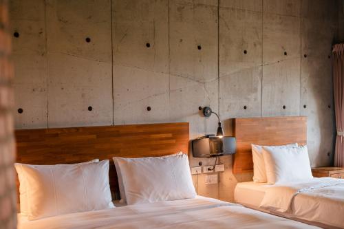 Standard Triple Room with Sea View image 10