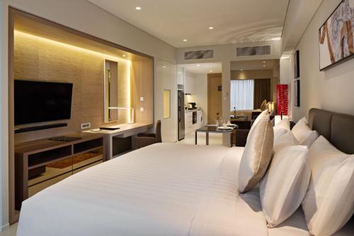 Superior Twin Room room in Oakwood Hotel & Residence Surabaya