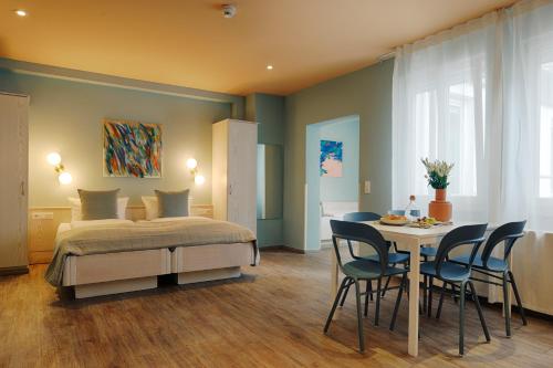 room detail thumbnail 0