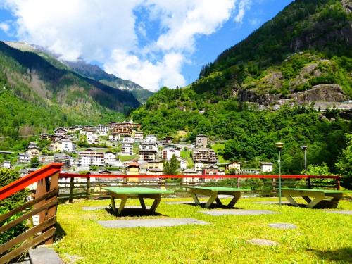 Surrounding environment, Casa vacanza Alla Cascata Weekend romantico e vacanze relax nelle Orobie in Branzi