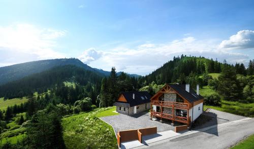 Chalet Oasis - Luxury 5-Bedroom Chalet with Panoramic Views in Huti