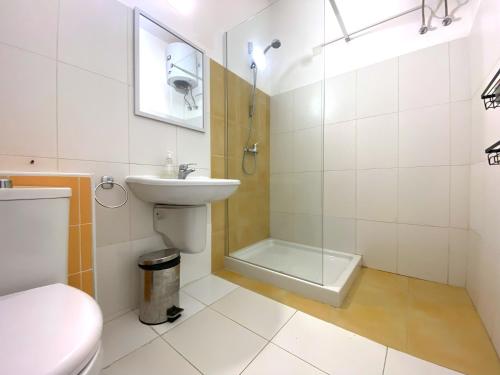 One-Bedroom Apartment image 4