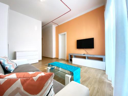 One-Bedroom Apartment image 2
