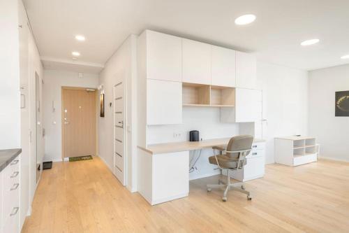 Apartment with balcony and castle view by URBAN RENT, Vilnius (fotografie 6)