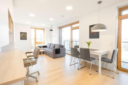 Apartment with balcony and castle view by URBAN RENT, Vilnius (fotografie 3)