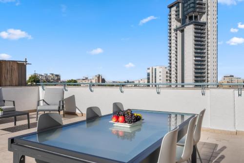 Beautiful 3 BDR Heart of JLM -Modern with Huge Balcony