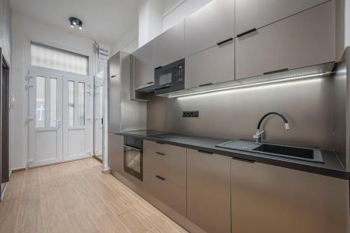 Exclusive Downtown Apartment with AC, Budapest (photo 9)