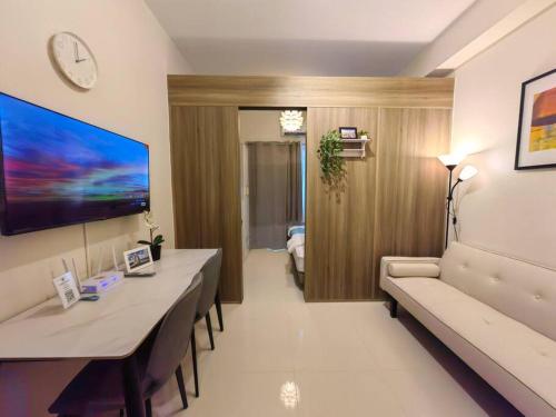 1BR Condotel with Balcony at FAME Residences #FM51, Manila