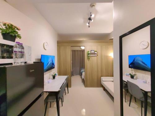 1BR Unit Condotel w Balcony FAME Residences #FM52, Cainta