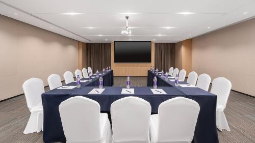 홀리데이 인 익스프레스 칭다오 홍다오 스테이션, IHG - 회의실/연회장