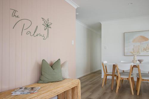 Sadržaji, Palms on Tugun in Tugun