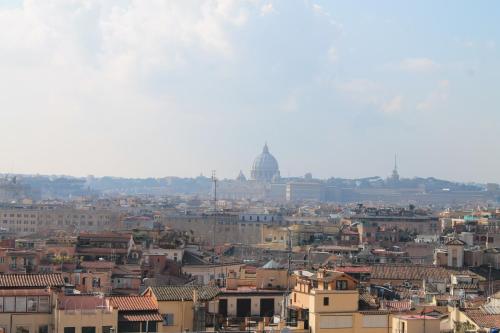 Charming Apartment Piazza del Popolo - image 5