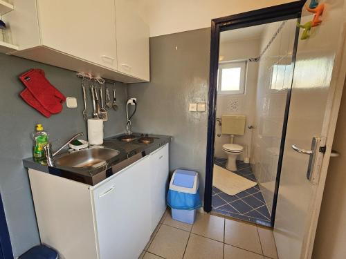 One-Bedroom Apartment image 7
