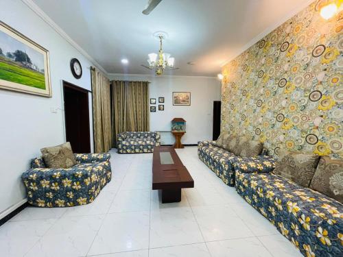 6 Bedroom Villa DHA Lahore - image 5