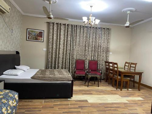 6 Bedroom Villa DHA Lahore - image 13