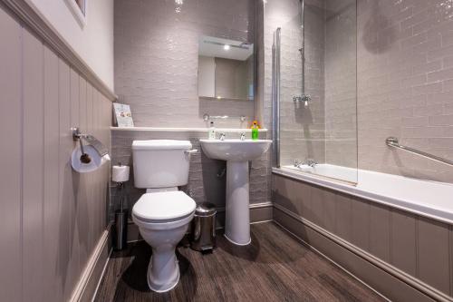 The Royal Wells Hotel - image 2