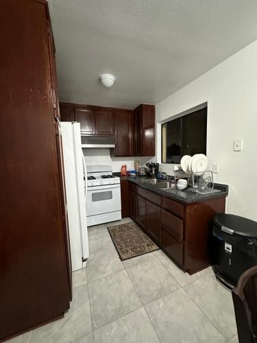 Big Cozy Room in Hawaiian Gardens, USA