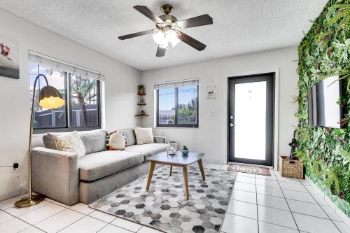 New 2Bedroom 2Bath House with Private Backyard & Jacuzzi in Miami, USA
