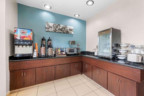 Sleep Inn & Suites Kingsport TriCities Airport - image 2