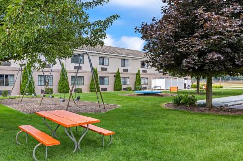 Comfort Inn Ludington near US-10 Comfort Inn Ludington near US-10