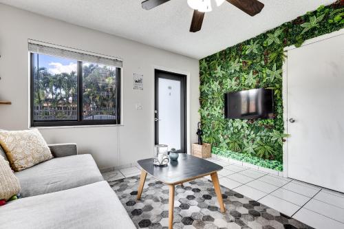 New 2Bedroom 2Bath House with Private Backyard & Jacuzzi in Miami, USA