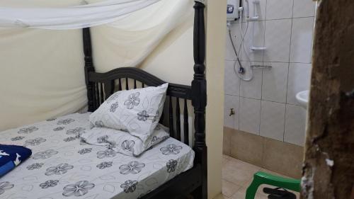 douche, Minjz Guest House in Iganga