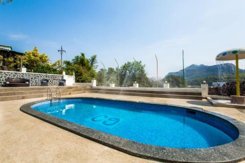 Swimming pool, Cloud 9 Hills Resort in Atvan