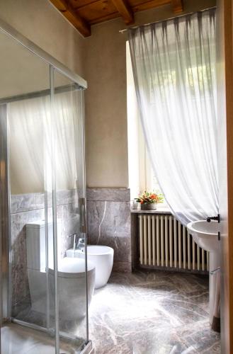 Deluxe Suite image 7
