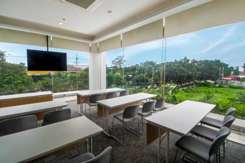 Exterior view, Cleo Hotel Jemursari near Marina Plaza