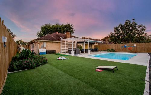 Your Houston Vacation Getaway 3-BD Pool Patio in Pearland, USA