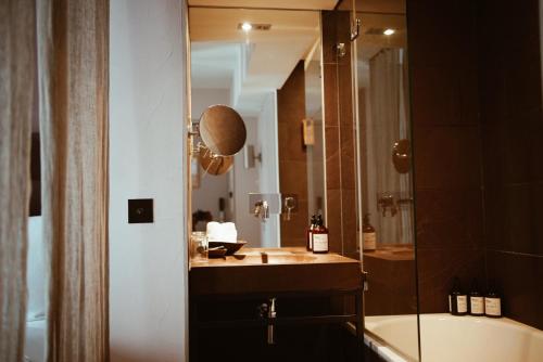 Hidden Hotel - image 4