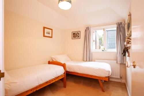 Three-Bedroom House image 5