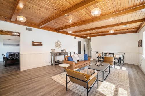 Center Suites in Douglas (MI)