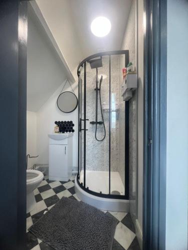 ห้องน้ำ, Town Centre En Suite Room 5 in บร์นสเต็ปเพิล