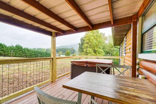 Sevierville Home with Hot Tub 3 Mi to Natl Park in Wear Valley, USA