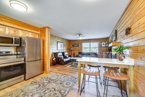 Sevierville Home with Hot Tub 3 Mi to Natl Park in Wear Valley, USA