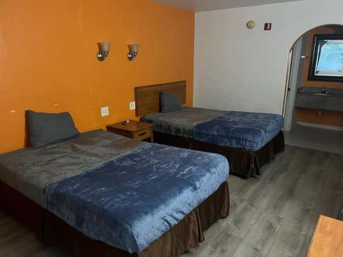 Hotel King Bed Hotel Studio 134 & Hot tub in Livingston, USA