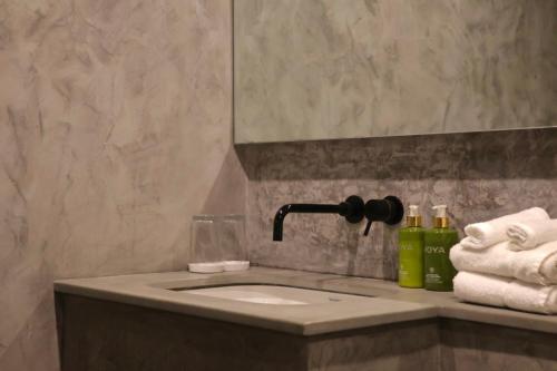 Fiddle + Bow Hotel - image 3