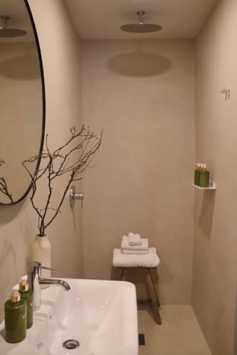 Fiddle + Bow Hotel - image 2