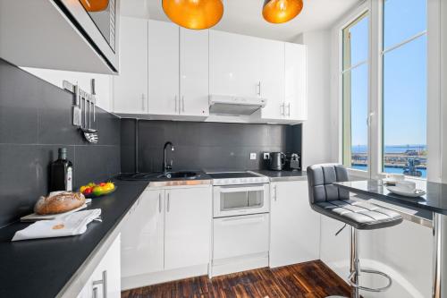 Sunlight Properties - Capitaine 54 - 1 Bedroom, stunning holiday rental apartment with balcony and port view, Nice (photo 9)