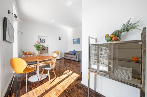 Sunlight Properties - Capitaine 54 - 1 Bedroom, stunning holiday rental apartment with balcony and port view, Nice (photo 5)