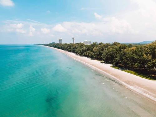 Beach front Apartment with Sea View VIP CONDOCHAIN Beach front Apartment with Sea View VIP CONDOCHAIN
