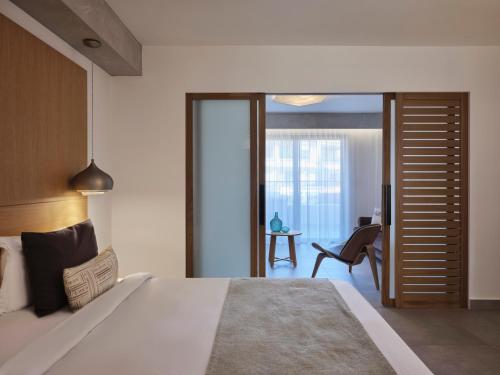 Family Room with Inland View  image 5