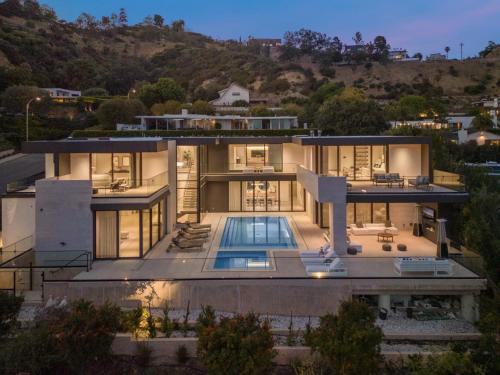 Swallow Sanctuary, Los Angeles