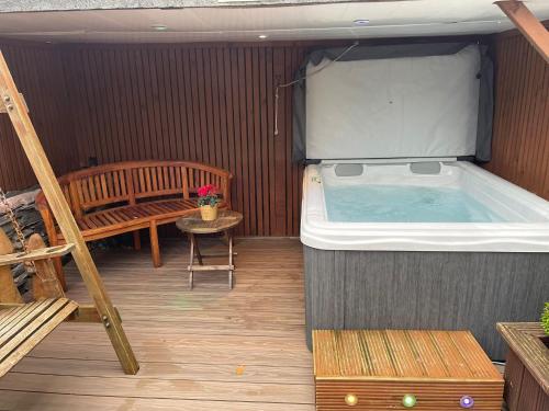 599849464 Windermere Boutique Hotel Spa Suites & Hot Tubs