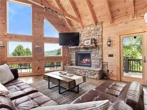 Holiday Cabin-fire Pit-hot Tub-48 Acres-asheville in Marshall, USA